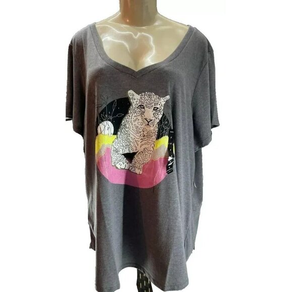 Torrid +6 Heather Gray V-Neck Moon Animal Leopard Graphic Short Sleeve T-Shirt - Picture 2 of 6